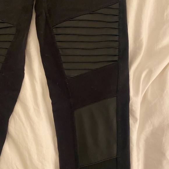 Alo Ribbed Leggings - Picture 4 of 4